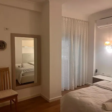 Modern By Lina-komuna E Parisit Apartment *