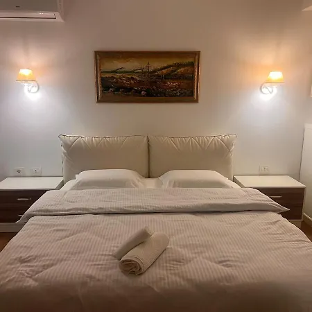 Modern By Lina-komuna E Parisit