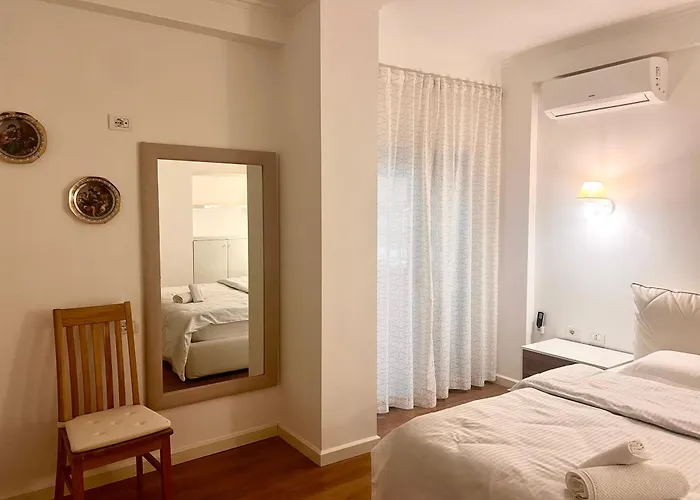 Modern By Lina-komuna E Parisit