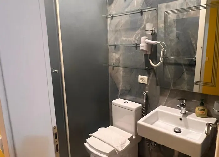 Modern By Lina-komuna E Parisit